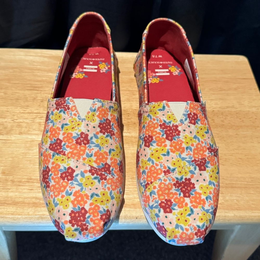 TOMS Flower shoes